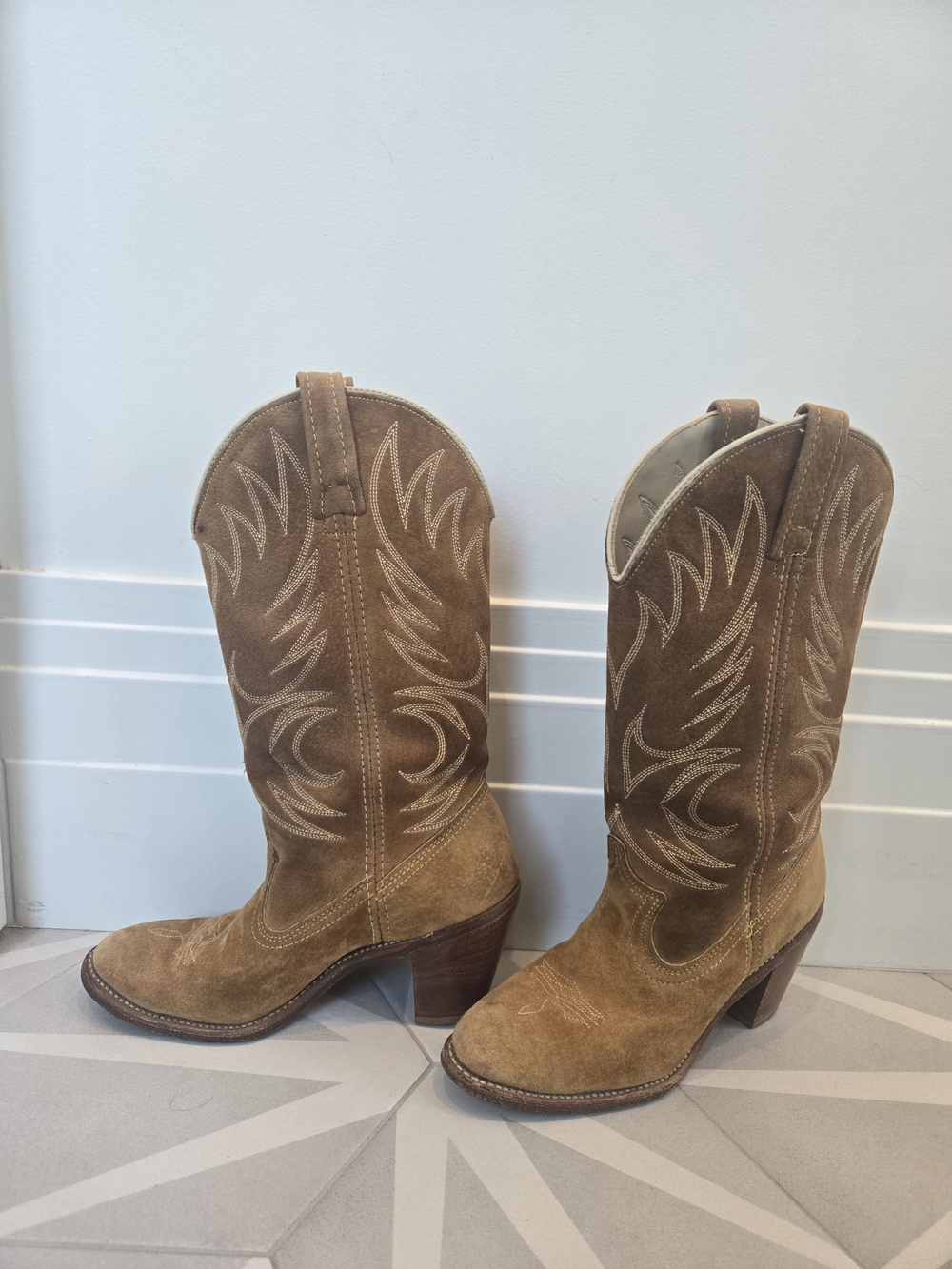 Classic DINGO VINTAGE Women's Tan Suede Western Boots